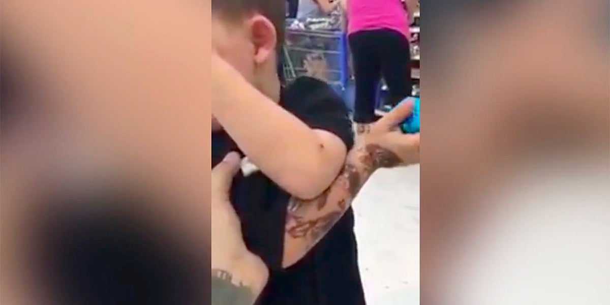 El niño devuelve la chocolatina robada