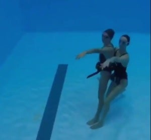 El equipo de natación sincronizada realiza un 'Mannequin Challenge' El equipo de natación sincronizada realiza un 'Mannequin Challenge'