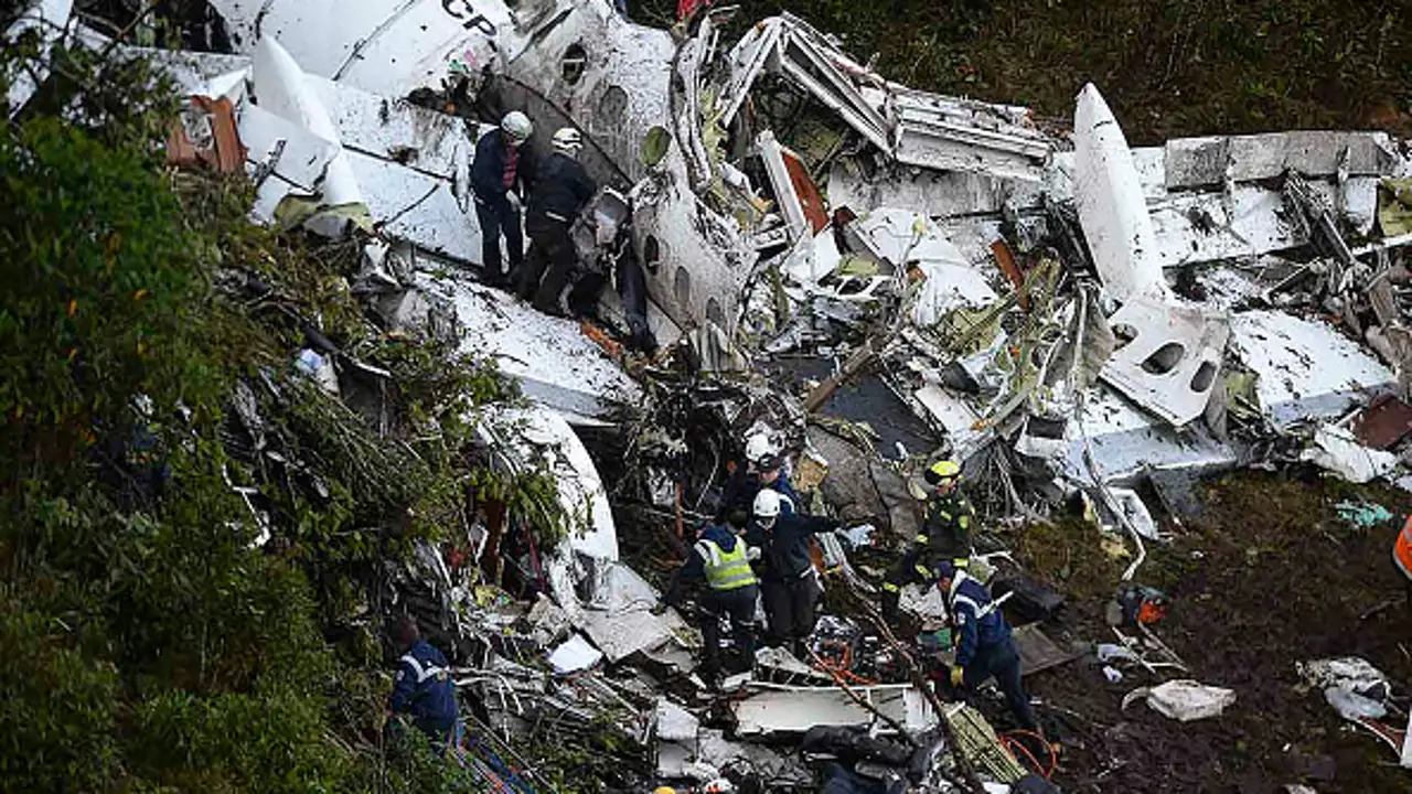 Así ha quedado el avión en el que viajaba el Chapecoense Así ha quedado el avión en el que viajaba el Chapecoense
