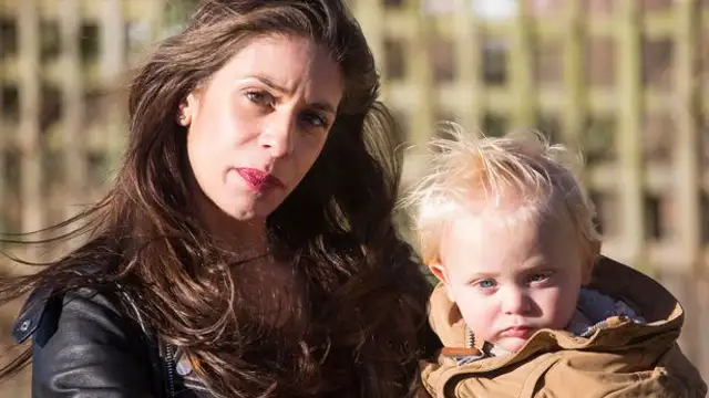 Scarlet Hatterson y su hijo