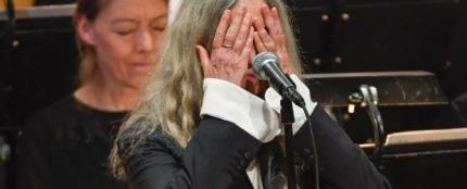 Patti Smith rinde homenaje a un Bob Dylan en la ceremonia del Nobel