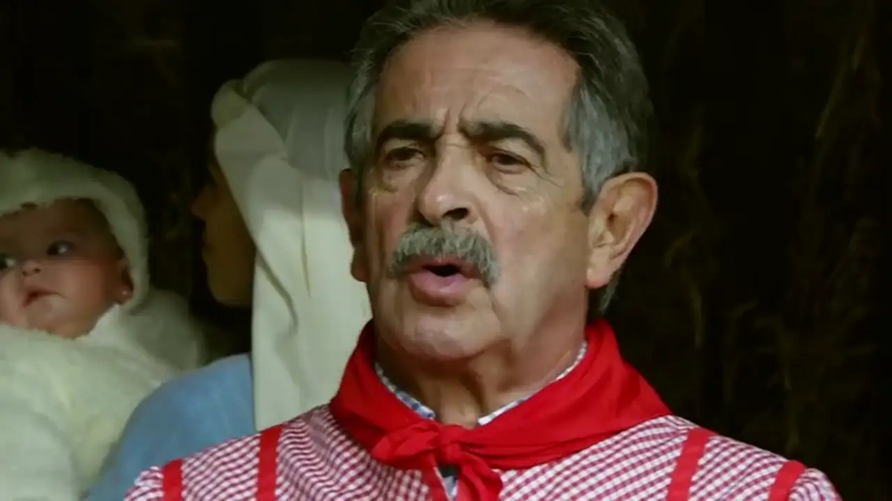 Frame 19.707272 de: El presidente cántabro Miguel Ángel Revilla le canta un villancico a los barandas de la UE Frame 19.707272 de: El presidente cántabro Miguel Ángel Revilla le canta un villancico a los barandas de la UE