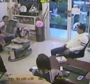 Un hombre dispara a su novia y a su suegra en un taller mecánico en Tailandia Un hombre dispara a su novia y a su suegra en un taller mecánico en Tailandia