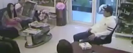 Un hombre dispara a su novia y a su suegra en un taller mecánico en Tailandia Un hombre dispara a su novia y a su suegra en un taller mecánico en Tailandia
