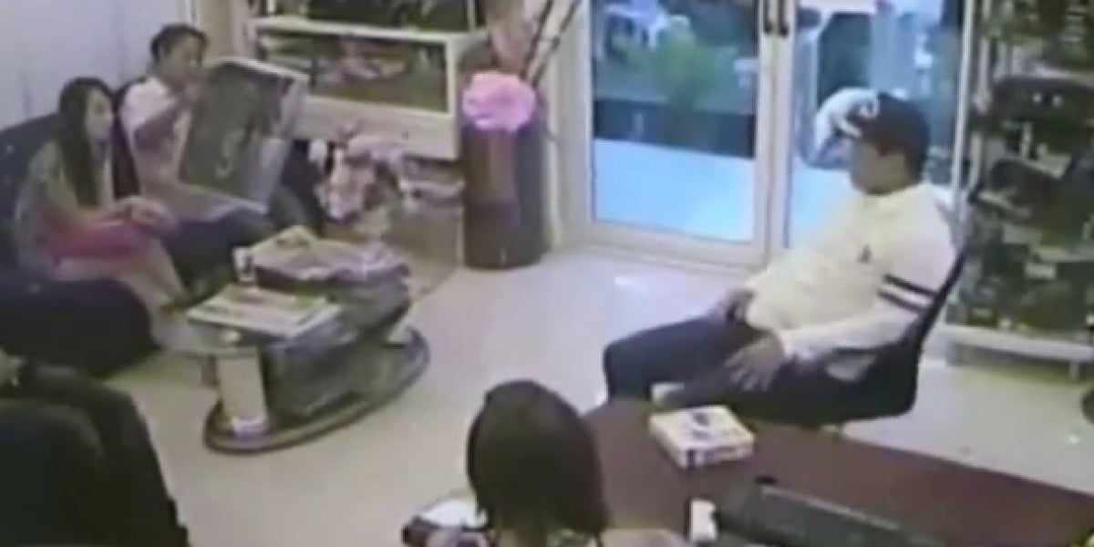 Un hombre dispara a su novia y a su suegra en un taller mecánico en Tailandia