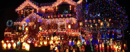 Casa con luces de Navidad