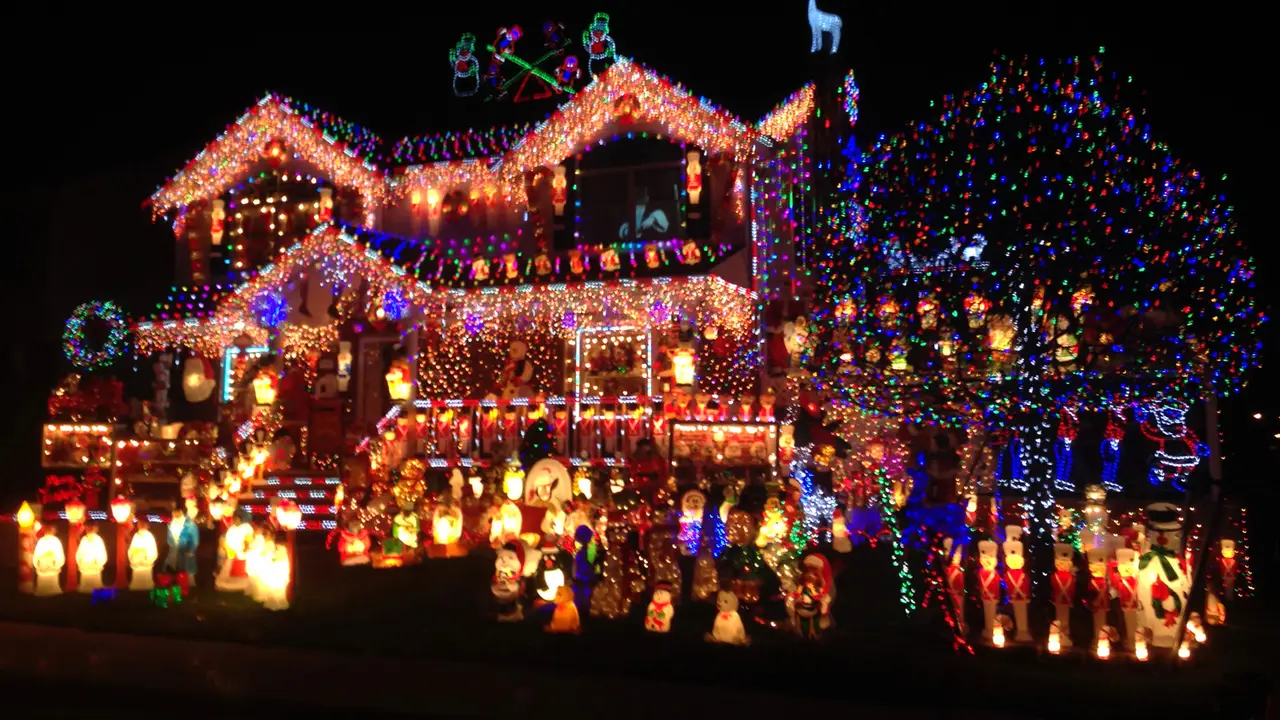 Casa con luces de Navidad Casa con luces de Navidad