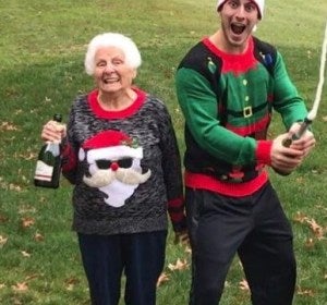 Ross Smith junto a su abuela Ross Smith junto a su abuela
