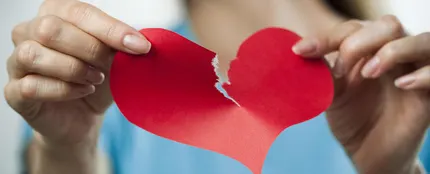 La Audiencia de Valencia anula la indemnización de un hombre a su mujer por ocultarle su homosexualidad La Audiencia de Valencia anula la indemnización de un hombre a su mujer por ocultarle su homosexualidad