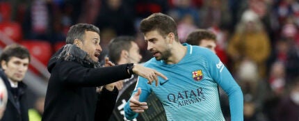 Piqu&eacute; atiende a las instrucciones de Luis Enrique