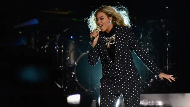 Beyoncé durante su actuación en el evento de apoyo a Hillary Clinton