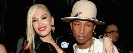 Gwen Stefani y Pharrel Williams tras una actuación Gwen Stefani y Pharrel Williams tras una actuación