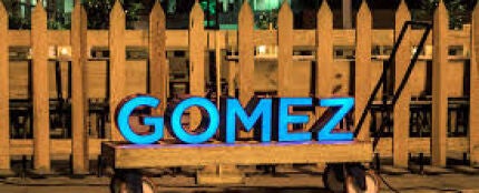 Letrero luminoso del bar G&oacute;mez