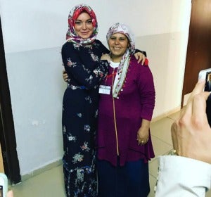 Lindsay Lohan visita un campo de refugiados en Turquía Lindsay Lohan visita un campo de refugiados en Turquía