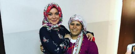Lindsay Lohan visita un campo de refugiados en Turquía