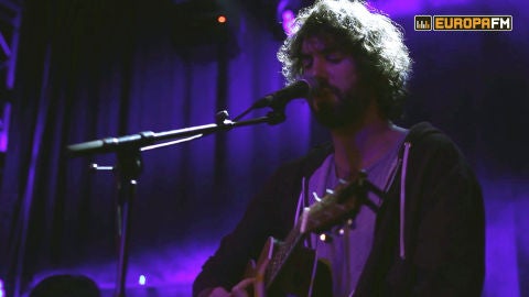 Mikel Izal en el showcase de IZAL para los oyentes de Europa FM