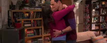 Frame 7.287087 de: El morreo de Sheldon y Amy que deja perplejos a Leonard y Penny Frame 7.287087 de: El morreo de Sheldon y Amy que deja perplejos a Leonard y Penny
