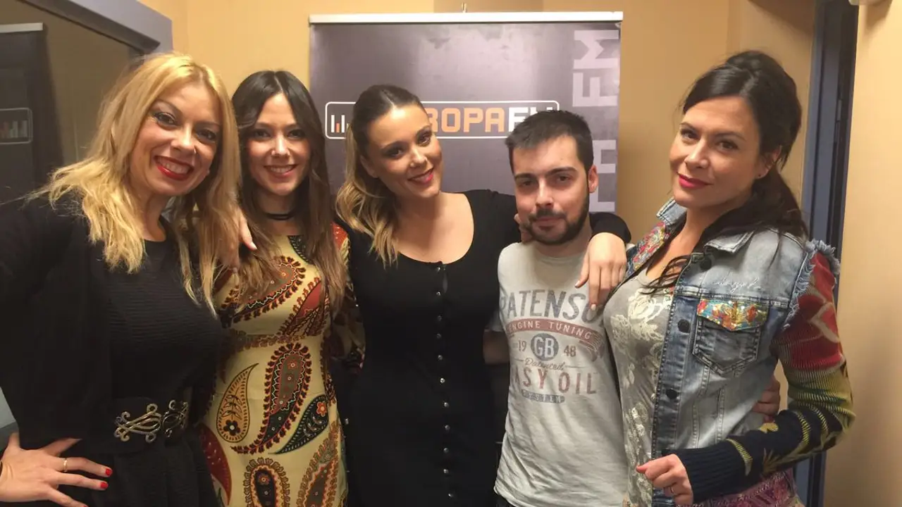 Lorena Gómez con el equipo de Ponte A Prueba Lorena Gómez con el equipo de Ponte A Prueba