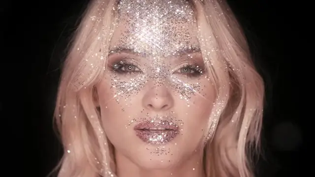 Zara Larsson en el videoclip 'So Good'