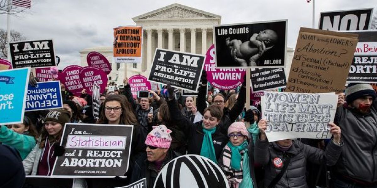 Arkansas permite a los violadores paralizar el aborto de sus víctimas