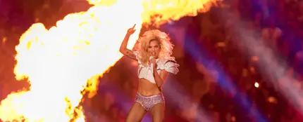 Lady Gaga durante su actuación en el descanso de la Super Bowl Lady Gaga durante su actuación en el descanso de la Super Bowl