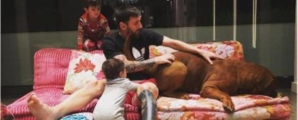 Messi disfrutando de su familia en casa