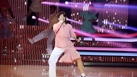Yolanda Ramos, doble alucinación como Enrique y Ana interpretando ‘La Yenka’ Yolanda Ramos, doble alucinación como Enrique y Ana interpretando ‘La Yenka’