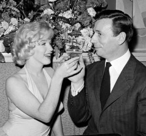 Marilyn Monroe junto a Yves Montand Marilyn Monroe junto a Yves Montand