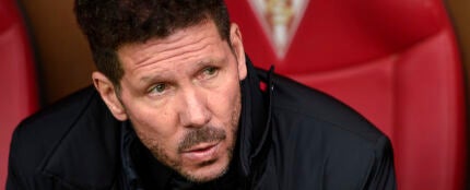 Simeone durante el partido frente al Sporting