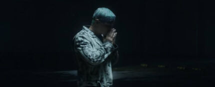 J Balvin en el videoclip de 'Sigo Extra&ntilde;&aacute;ndote'