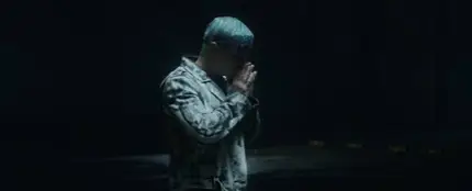 J Balvin en el videoclip de 'Sigo Extrañándote' J Balvin en el videoclip de 'Sigo Extrañándote'