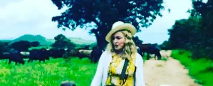 Madonna con Stella y Esther, las gemelas de Malawi que ha adoptado Madonna con Stella y Esther, las gemelas de Malawi que ha adoptado