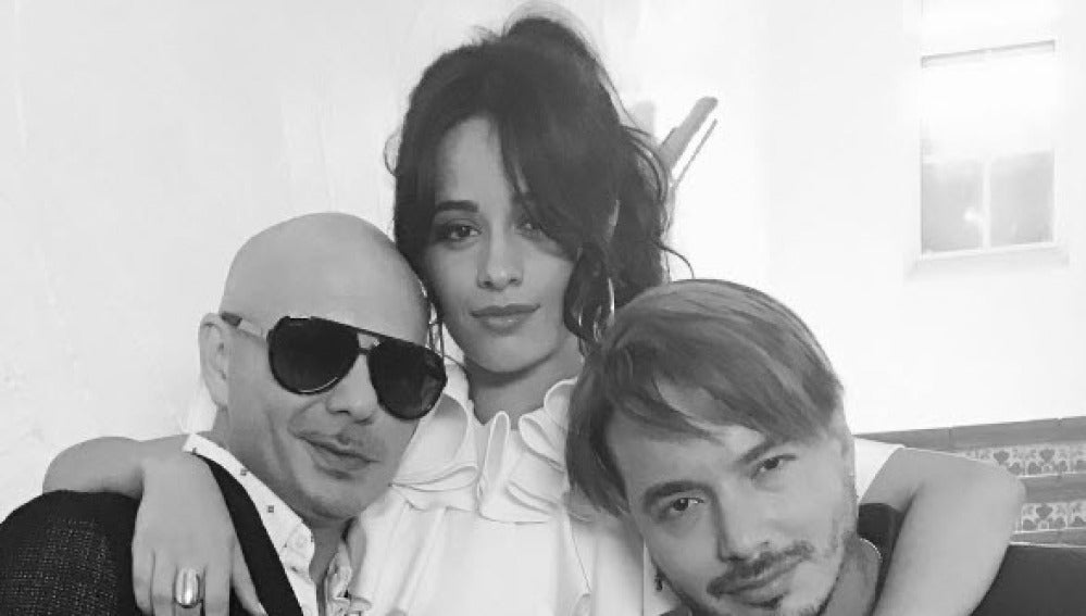 Camila Cabello, Pitbull y J Balvin preparan un tema juntos