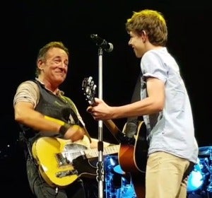 Bruce Springsteen y Nathan Testa durante el concierto en Brisbane Bruce Springsteen y Nathan Testa durante el concierto en Brisbane