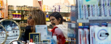 Kendall Jenner, visita la farmacia en Par&iacute;s
