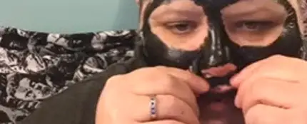 El sufrimiento de retirarse una mascarilla El sufrimiento de retirarse una mascarilla