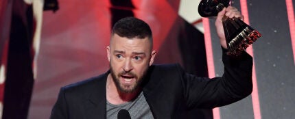 Justin Timberlake recogiendo el premio a Mejor Canción el os iHeartRadio Music Awards 2017