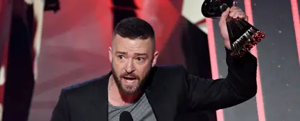 Justin Timberlake recogiendo el premio a Mejor Canción el os iHeartRadio Music Awards 2017 Justin Timberlake recogiendo el premio a Mejor Canción el os iHeartRadio Music Awards 2017