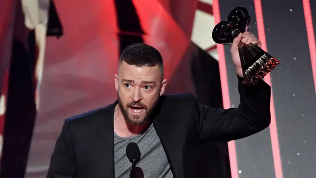 Justin Timberlake recogiendo el premio a Mejor Canción el os iHeartRadio Music Awards 2017