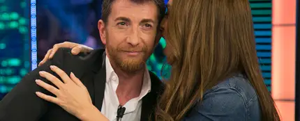 Mónica Naranjo susurra al oído de Pablo Motos su 'aullido' más sensual Mónica Naranjo susurra al oído de Pablo Motos su 'aullido' más sensual
