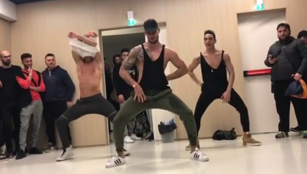 Cuban Flex bailando 'Despacito'