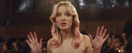 Zara Larsson en el videoclip de &#39;Symphony&#39; de Clean Bandit