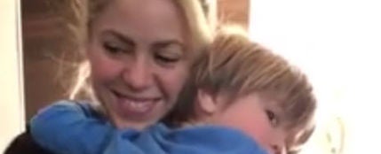 Shakira bailando bachata con su hijo Sasha