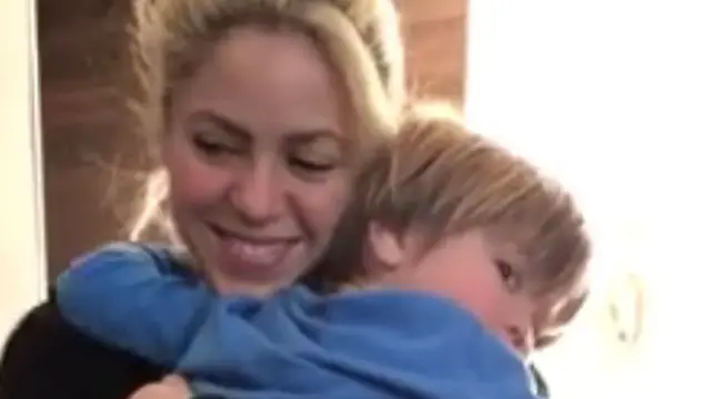 Shakira bailando bachata con su hijo Sasha