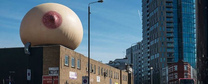 Pecho gigante reivindicativo en Londres