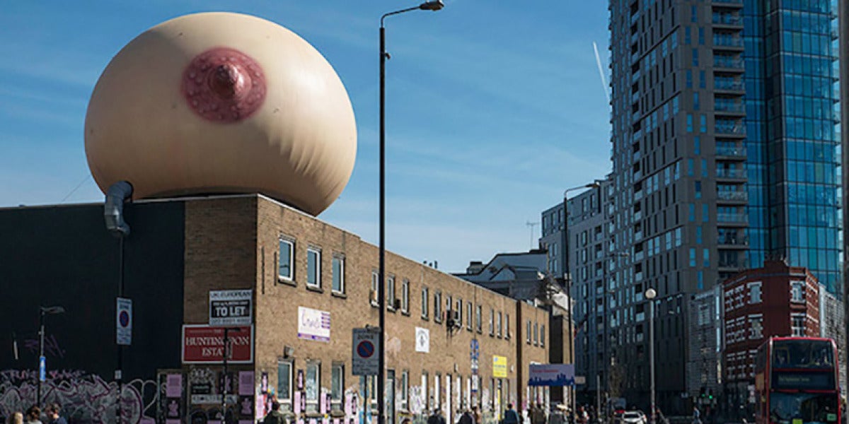 Pecho gigante reivindicativo en Londres