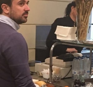 Ramón Espinar pide Coca-Cola en el Senado Ramón Espinar pide Coca-Cola en el Senado