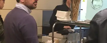 Ramón Espinar pide Coca-Cola en el Senado Ramón Espinar pide Coca-Cola en el Senado