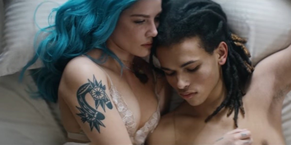 Halsey en el videoclip de 'Now or Never'