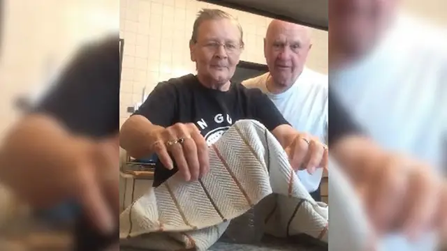 La abuela Marietta Spencer le gasta una broma a su marido